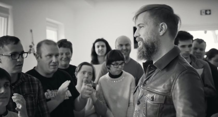 Tomasz Organek nagrał protest song z obywatelskim przesłaniem [WIDEO]