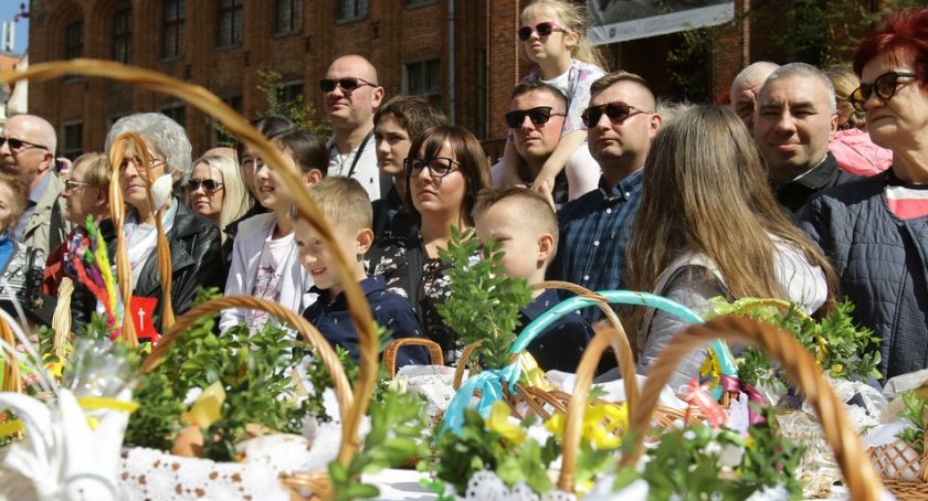 Święconka na Rynku Staromiejskim w Toruniu [FOTO]