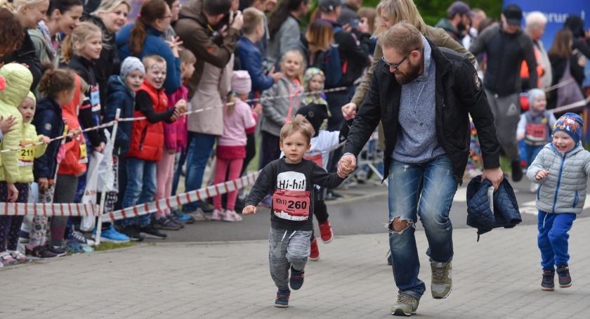 Rodzice z dziećmi pobiegli dla zdrowia na Run Toruń dla dzieci [FOTO]