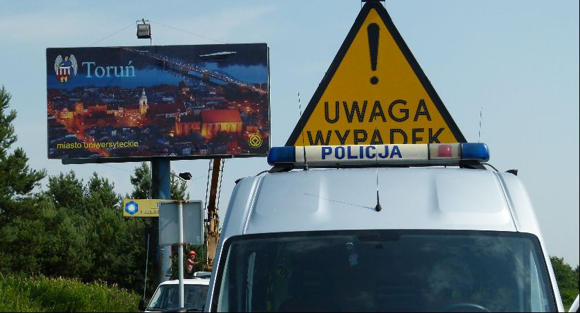 Śmiertelny wypadek w Toruniu. Nie żyje kobieta potrącona przez auto dostawcze [PILNE]