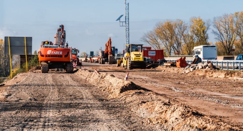 Działka w sąsiedztwie centrum handlowego sprzedana za ponad milion zł [FOTO]