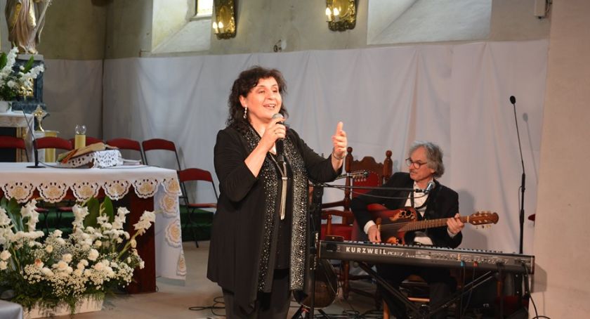 Eleni zaśpiewała dla mam w podtoruńskiej gminie [FOTO]