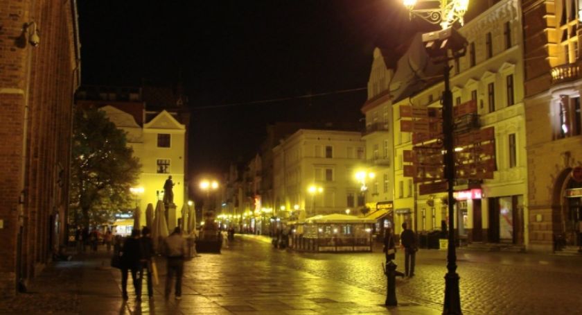 Nocne pobicie w samym centrum toruńskiej starówki!