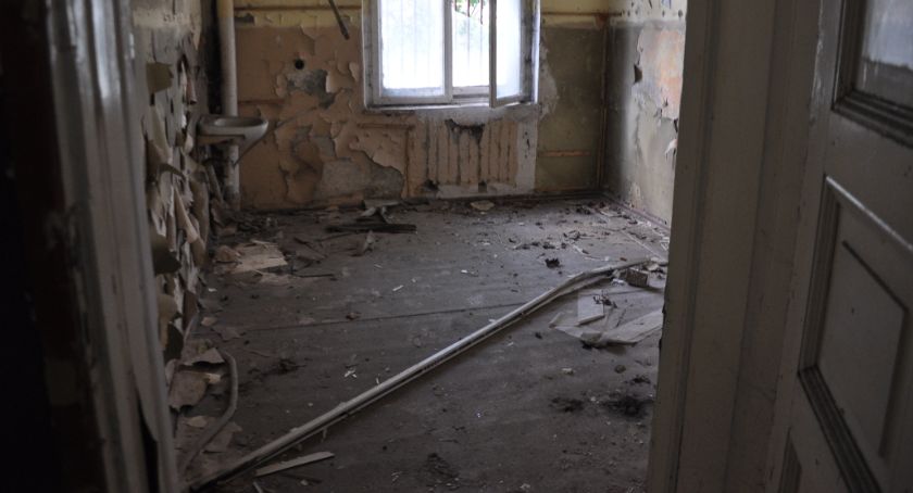 Horror pod Toruniem. Oto miejsce, gdzie sprawca przetrzymywał, bił i gwałcił [FOTO]