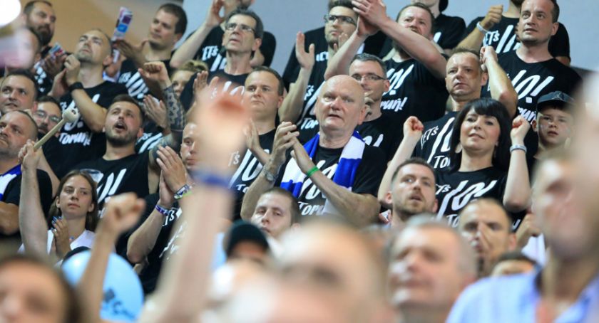Niecodzienne zachowanie prezydenta Zaleskiego na meczu we Włocławku [FOTO]