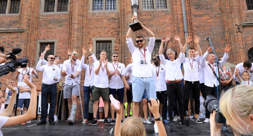 Wicemistrzostwo Polski dla Twardych Pierników. Tak Toruń świętował sukces [FOTO]