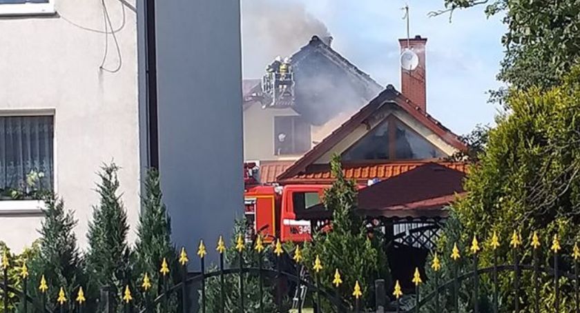 Pożar domu jednorodzinnego pod Toruniem. Trwa akcja strażaków [FOTO]