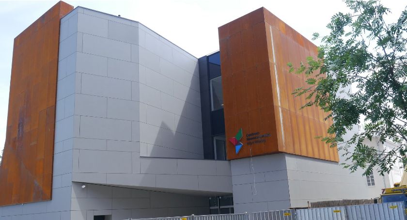 W Toruniu powstaje Centrum z rdzawej blachy za prawie 18 milionów zł [FOTO]