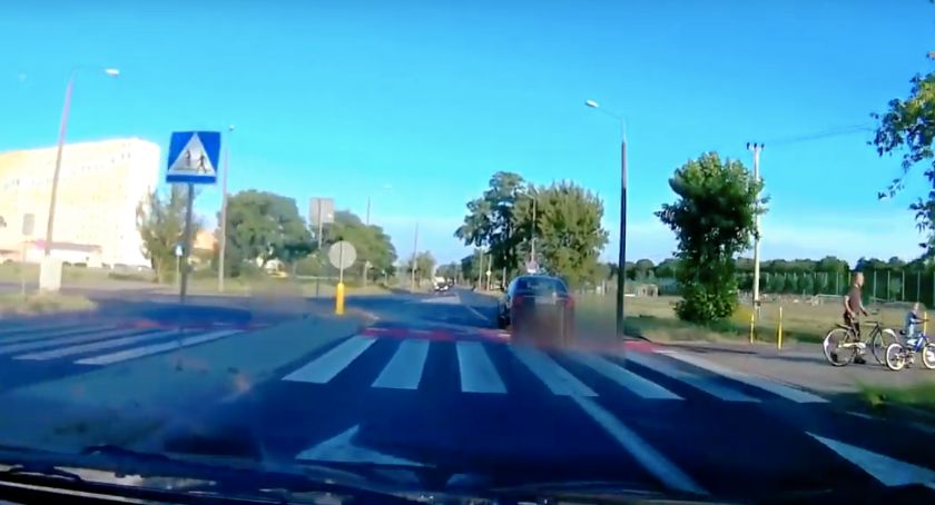 Czy kontrowersyjne barierki dla rowerzystów w Toruniu stwarzają niebezpieczeństwo? [WIDEO]