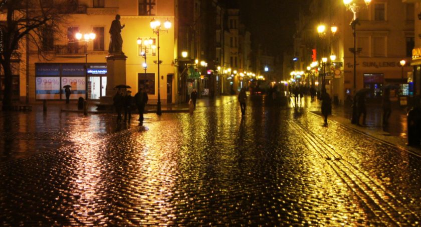Nocna kradzież na Rynku Staromiejskim. Dwie kobiety przyłapane na gorącym uczynku
