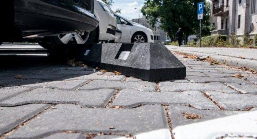 Miliony na miejsca dla samochodów. W Toruniu powstały kolejne dwa nowe parkingi [FOTO]