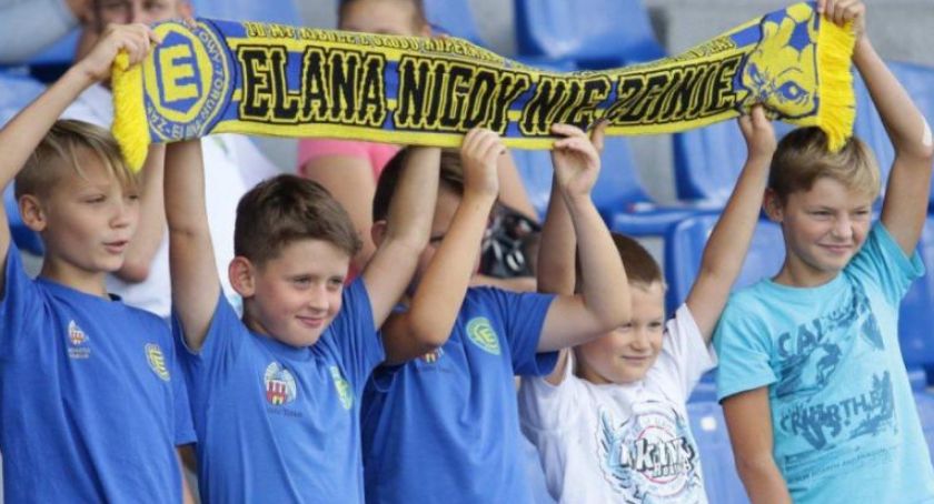 Koszulka Elany Toruń robi furorę. Piszą o niej nawet we Francji!
