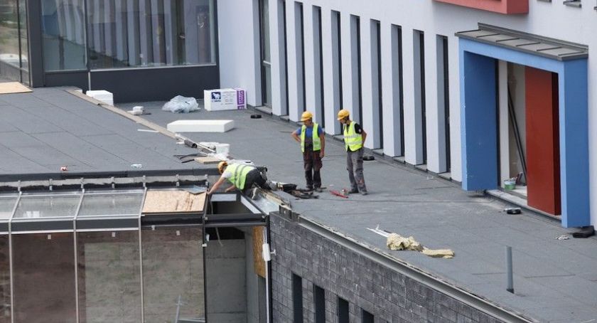 Na dachu toruńskiego szpitala powstaje lądowisko dla helikopterów