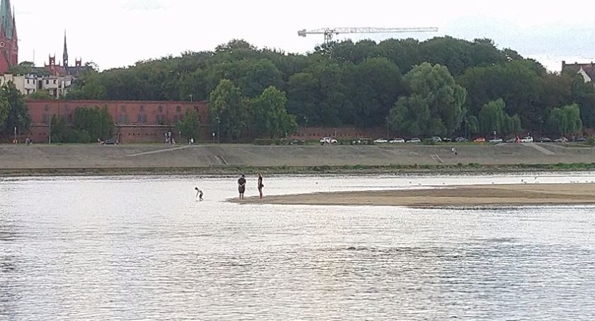 Nieodpowiedzialne zachowanie na Wiśle. Policja ostrzega: to pułapka! [FOTO]