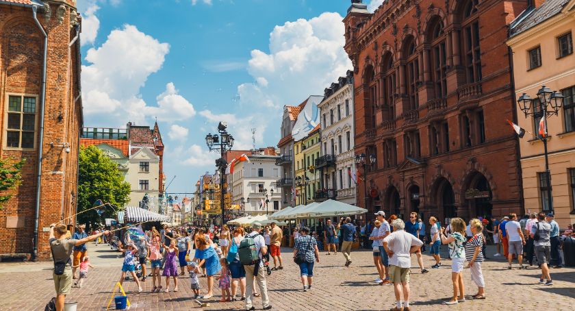 Giełdy w Toruniu. Gdzie i co się negocjuje, kupuje i sprzedaje w mieście?