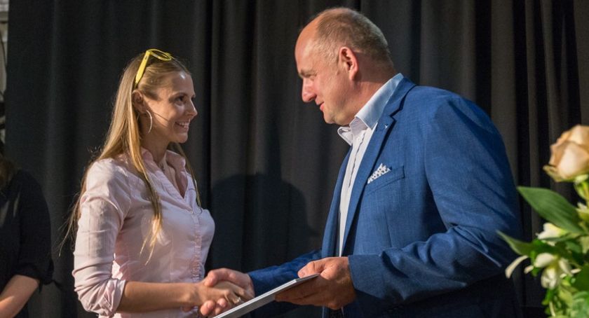 Marszałek przyznał stypendia dla utalentowanych twórców [FOTO]