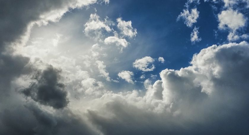 Za oknami dziś nie tylko słońce. Pod koniec dnia w Toruniu może być niespokojnie!
