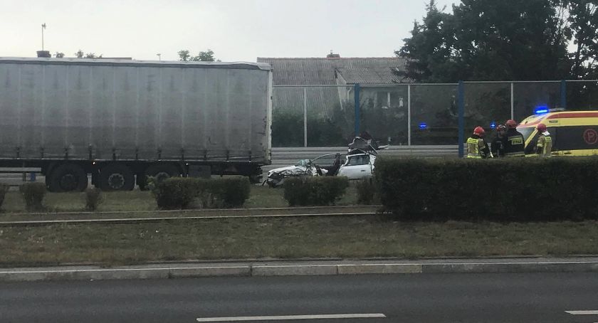 Groźny wypadek na Szosie Lubickiej. Droga jest zablokowana! [FOTO]
