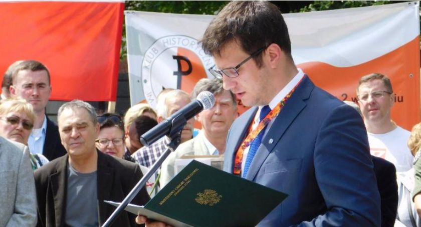 Kontrowersyjni politycy z Torunia usunięci z PiS