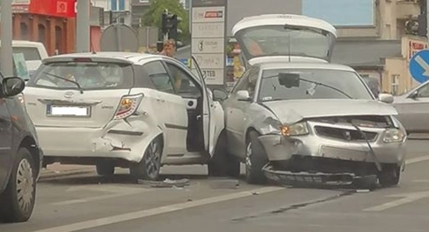 Wypadek w Toruniu. Jedna osoba trafiła do szpitala! [FOTO]