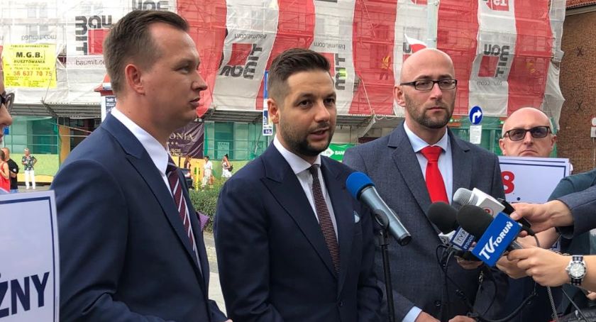 Patryk Jaki w Toruniu. Podpowiadał mieszkańcom na kogo powinni oddać swój głos 