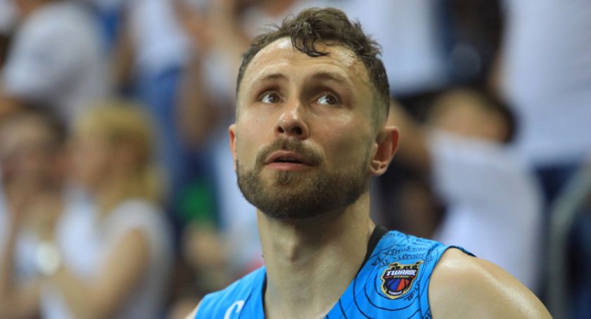 Łukasz Wiśniewski odchodzi z Twardych Pierników w kontrowersyjnych okolicznościach