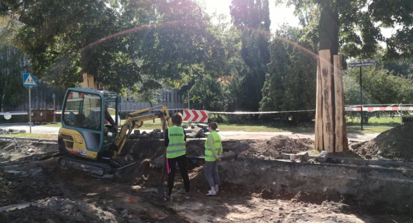 Niezwykłe odkrycie archeologiczne podczas przebudowy ulicy w Toruniu
