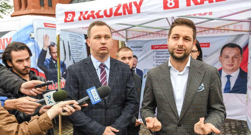 Patryk Jaki i Mariusz Kałużny podpisali w Toruniu siedem zobowiązań