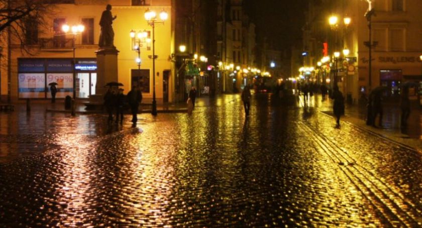Nocny pościg strażników za… pijanym 16-latkiem na rowerze miejskim