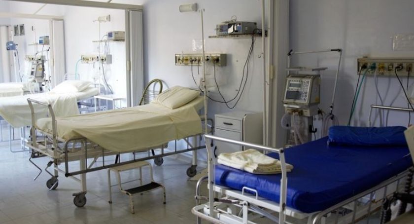 4-letni chłopiec wypadł z 11. piętra w Toruniu. W jakim stanie jest dziecko?