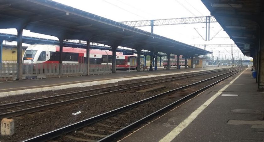 Akcja ratunkowa na Dworcu Toruń Wschodni. Bohaterskie zachowanie policjantów!
