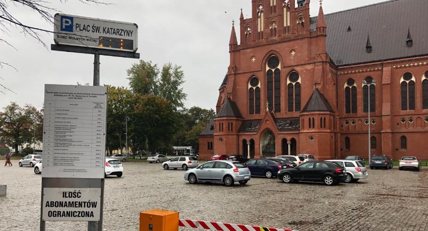 Gdzie w Toruniu najlepiej zaparkować samochód w okolicach starówki?