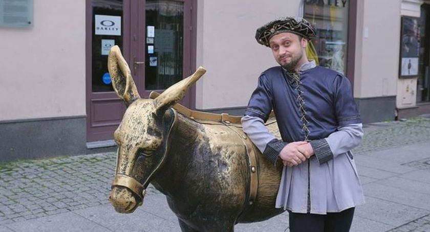 Znany youtuber odwiedzi Toruń i opowie nam historie bez cenzury