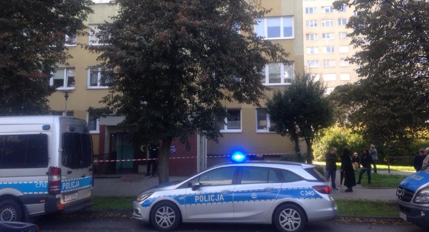 Ewakuacja mieszkańców wieżowca w Toruniu. Trwa akcja służb! [PILNE]