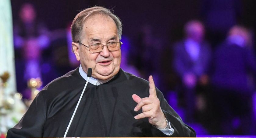 Szczęśliwy pobyt bezdomnego w Sopocie. O. Rydzyk ujawnił, jak otrzymał dwa samochody