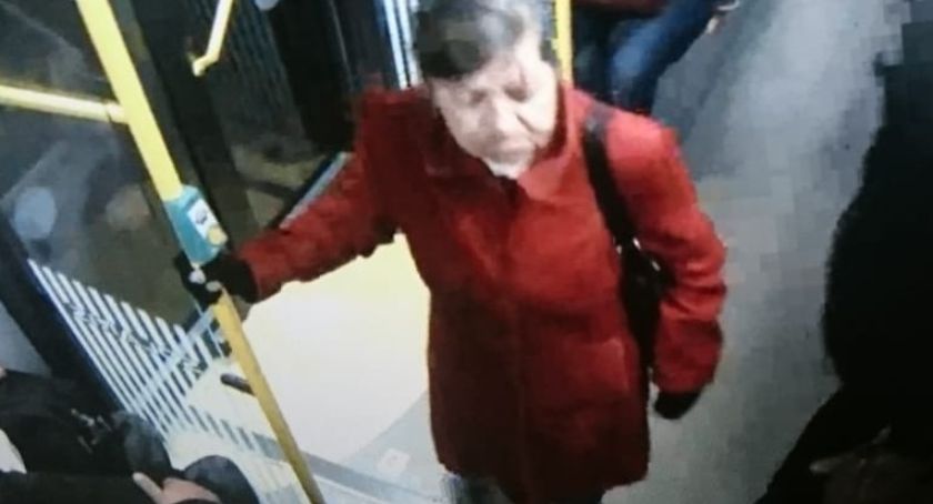Policja poszukuje kobiety, która jechała autobusem MZK [FOTO]