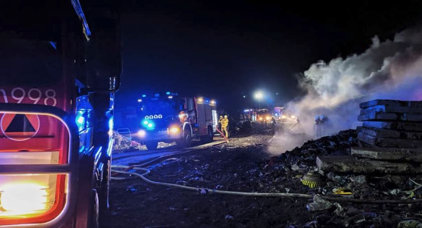 Pożar na miejskim wysypisku w Toruniu. Tak wyglądała akcja strażaków [FOTO] 