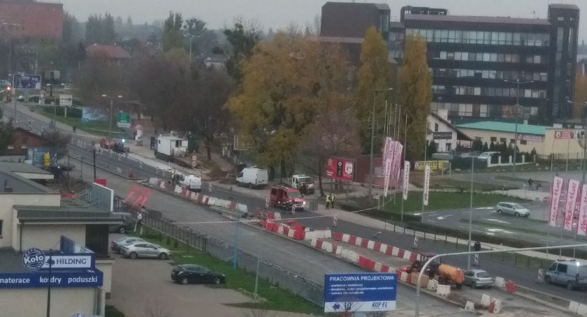Uszkodzony gazociąg na Żółkiewskiego w Toruniu. Droga jest nieprzejezdna