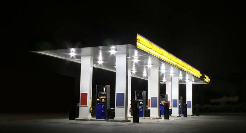Mężczyzna w masce napadł na stacje benzynowe w Toruniu i sterroryzował obsługę