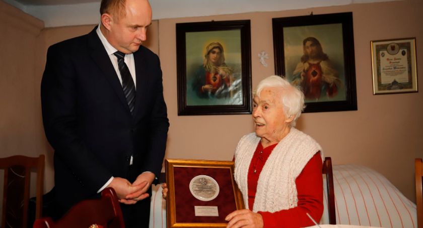 100-letnia Leopolda Witkowska z gminy Łubianka otrzymała medal Unitas Durat
