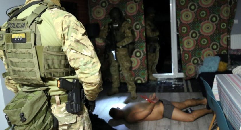 Brawurowa akcja antyterrorystów w Toruniu. Zatrzymany groźny przestępca [FOTO]
