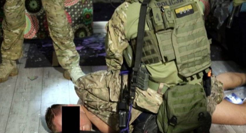 Akcja antyterrorystów. Policja publikuje nagranie z zatrzymania członków gangu [WIDEO]