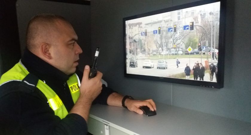 Policjanci złapali kierowców dzięki ukrytej kamerze. W Toruniu posypały się mandaty