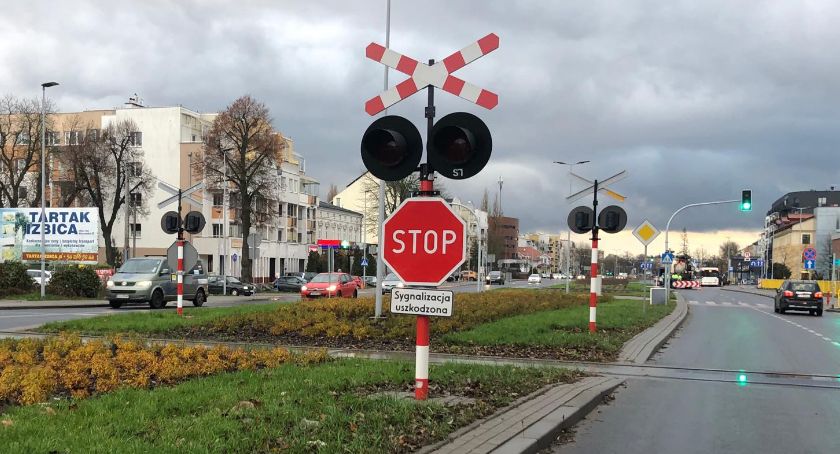 Znak STOP zamiast sygnalizacji w Toruniu. Kierowcy zdezorientowani...