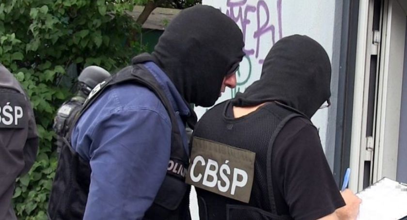 Akcja CBŚP na toruńskim Rubinkowie. Policjanci zatrzymali 35-latka [FOTO]