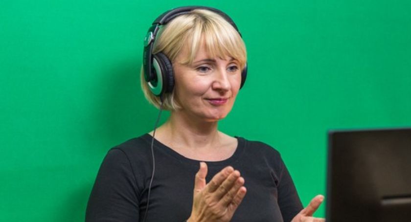 Karolina Jasińska - tłumaczy dla niesłyszących debaty w sejmiku