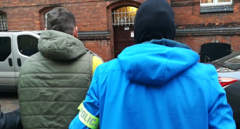 Zamordował sąsiada z kamienicy w Toruniu. Został zatrzymany w Wielkiej Brytanii