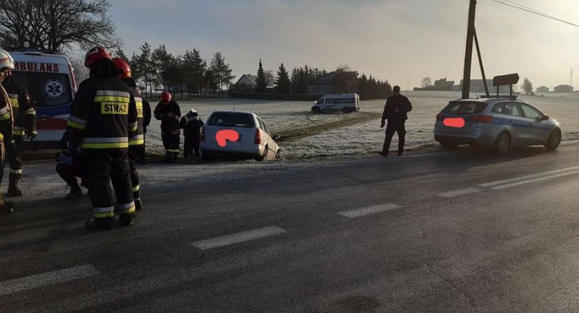 Karambol na drodze. Wśród poszkodowanych dzieci, które jechały na wycieczkę do Torunia [FOTO]