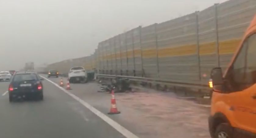 Niebezpieczny wypadek w Kamionkach Małych. Z auta wypadł silnik [WIDEO]