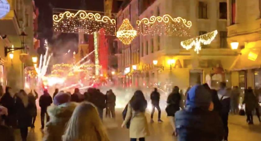 „Nie dojrzeli do korzystania z petard”. Niebezpieczna sytuacja w sylwestra w centrum Torunia [WIDEO]